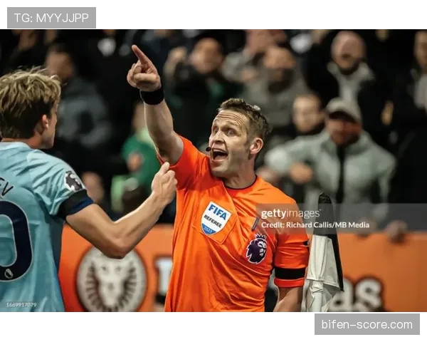 英超裁判委员会解释格伊黄牌 称有补防球员存在合理